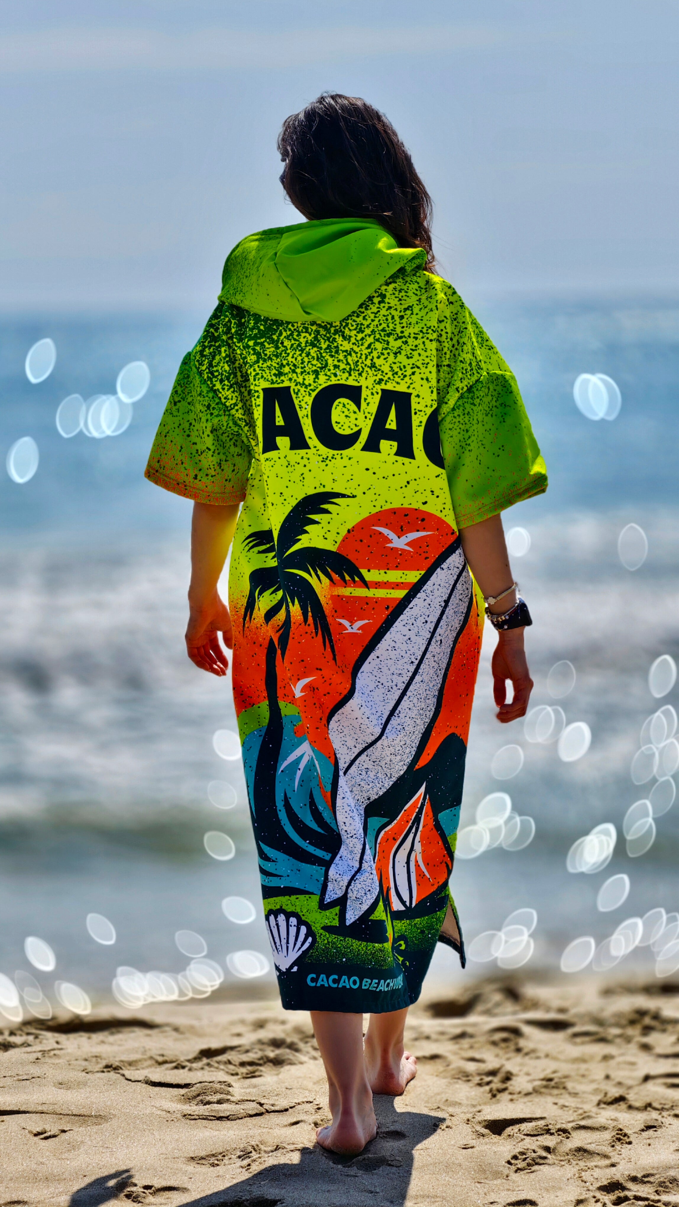 Poncho mare da donna Surf Vibe con cappuccio, zip e tasche – CACAO Beachwear™
