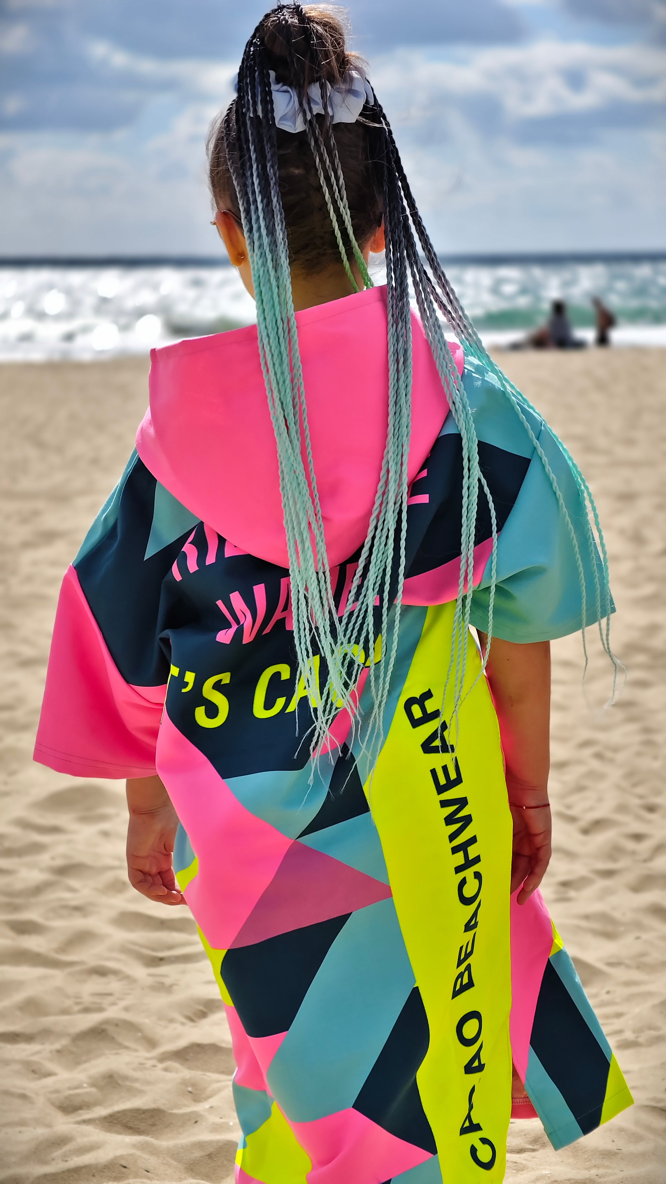 Colorful Solar Vibes children’s beach poncho NanoDry Ultra™ towel for girls with hood, zipper and pockets – CACAO Beachwear™