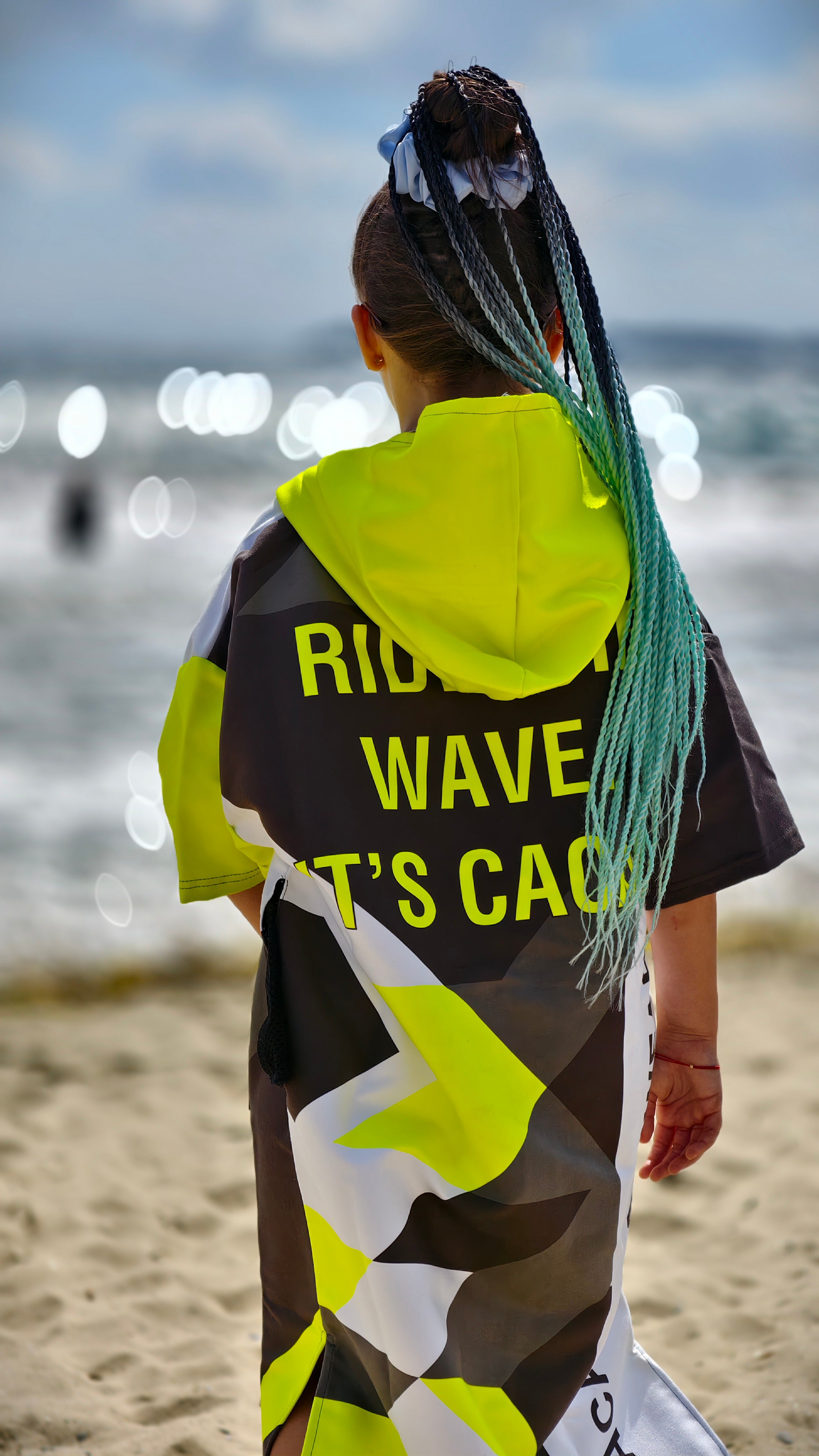 Solar Vibes children’s beach poncho NanoDry Ultra™ towel for girls with hood, zipper and pockets – CACAO Beachwear™