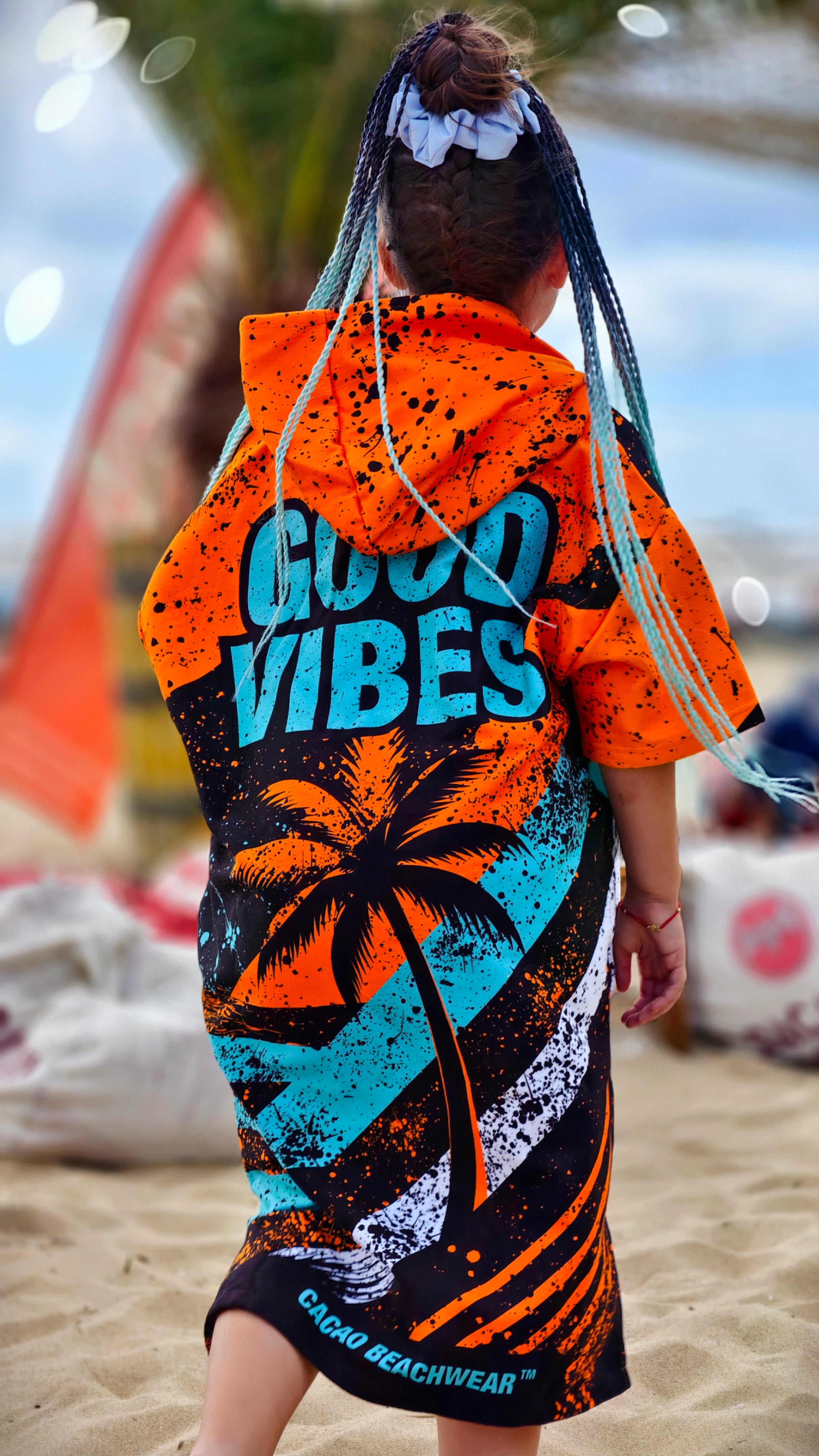 Blue Spirit kinderstrandponcho-handdoek voor meisjes met capuchon, rits en zakken – CACAO Beachwear™
