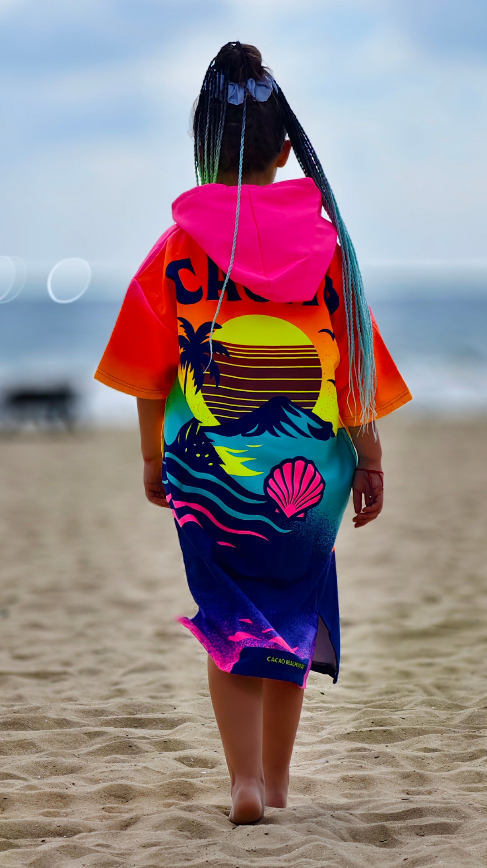 Pink Magic children’s beach poncho towel for girls with hood, zipper and pockets – CACAO Beachwear™