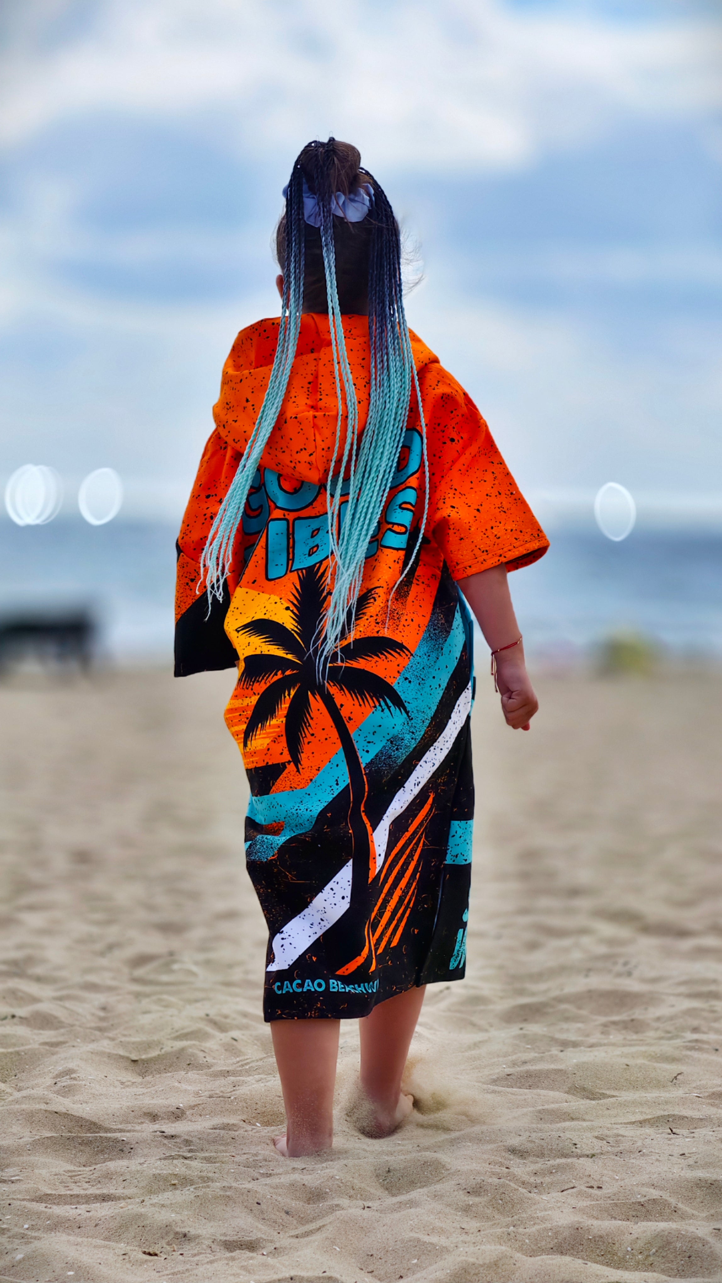 Orange children’s beach poncho towel for girls with hood, zipper and pockets – CACAO Beachwear™