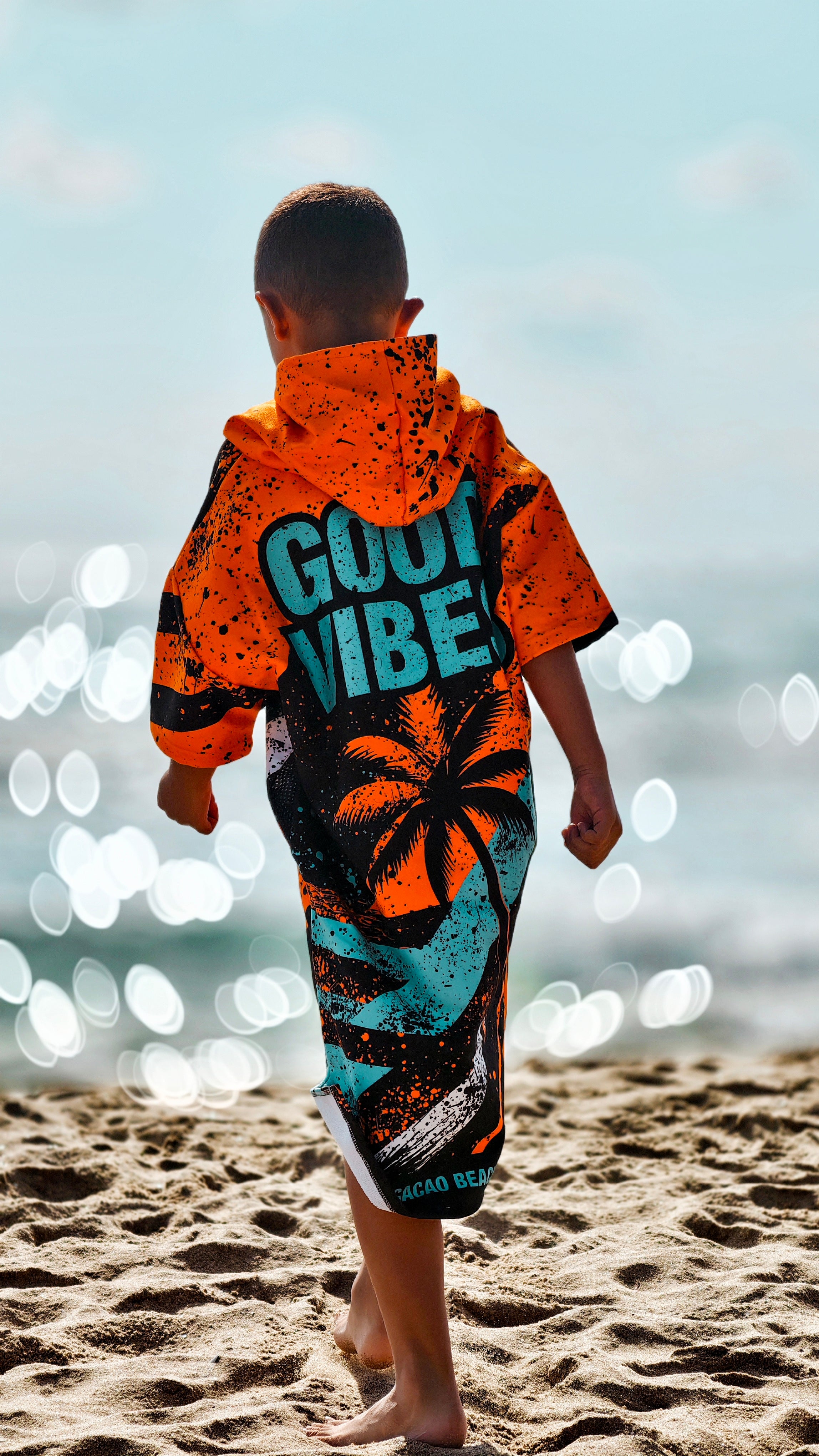 Blue Spirit kinder strandponcho-handdoek voor jongens met capuchon, ritssluiting en zakken – CACAO Beachwear™
