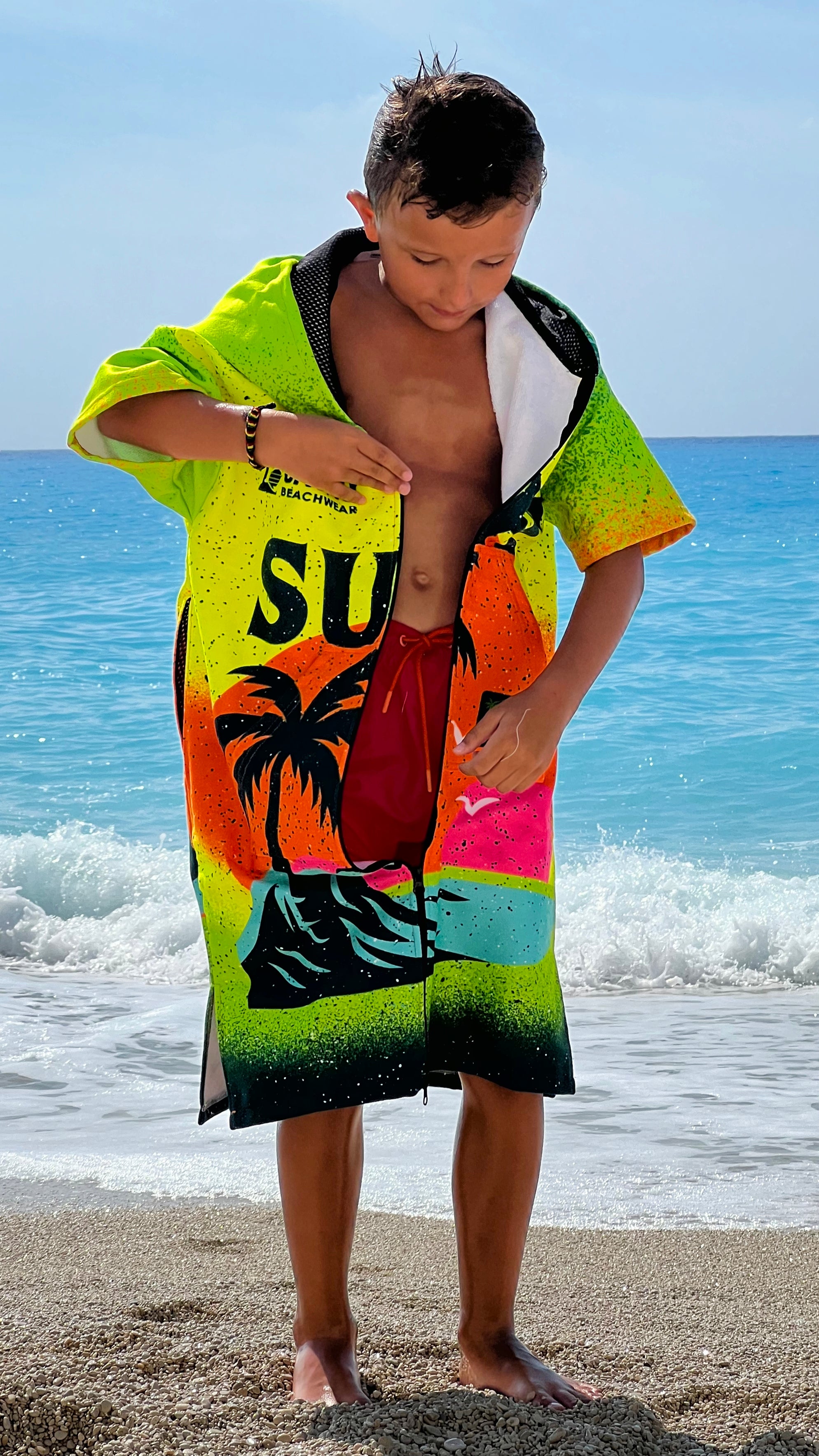 Surf Vibe children’s beach poncho towel for boys with hood, zipper and pockets – CACAO Beachwear™