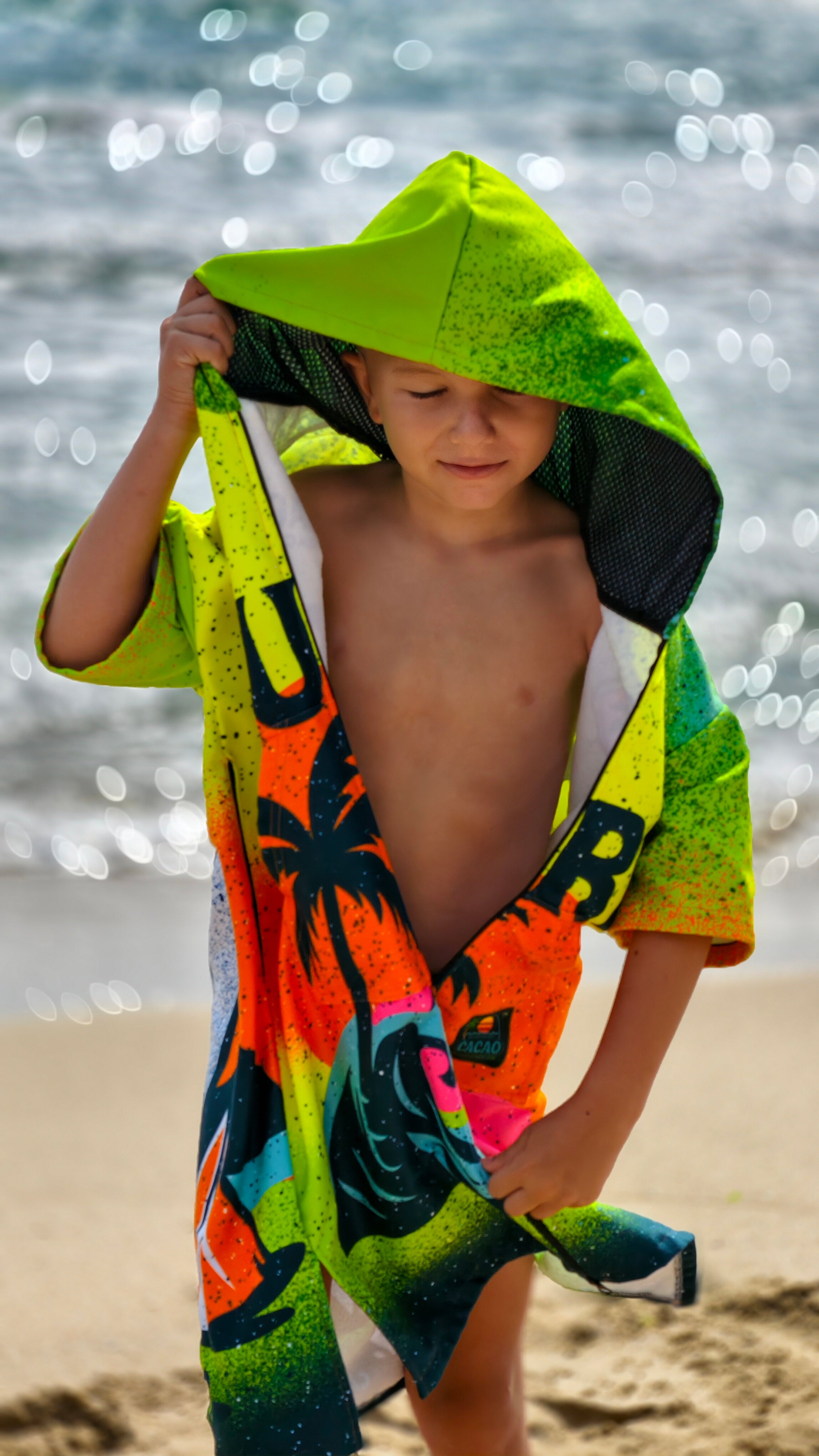 Surf Vibe children’s beach poncho towel for boys with hood, zipper and pockets – CACAO Beachwear™