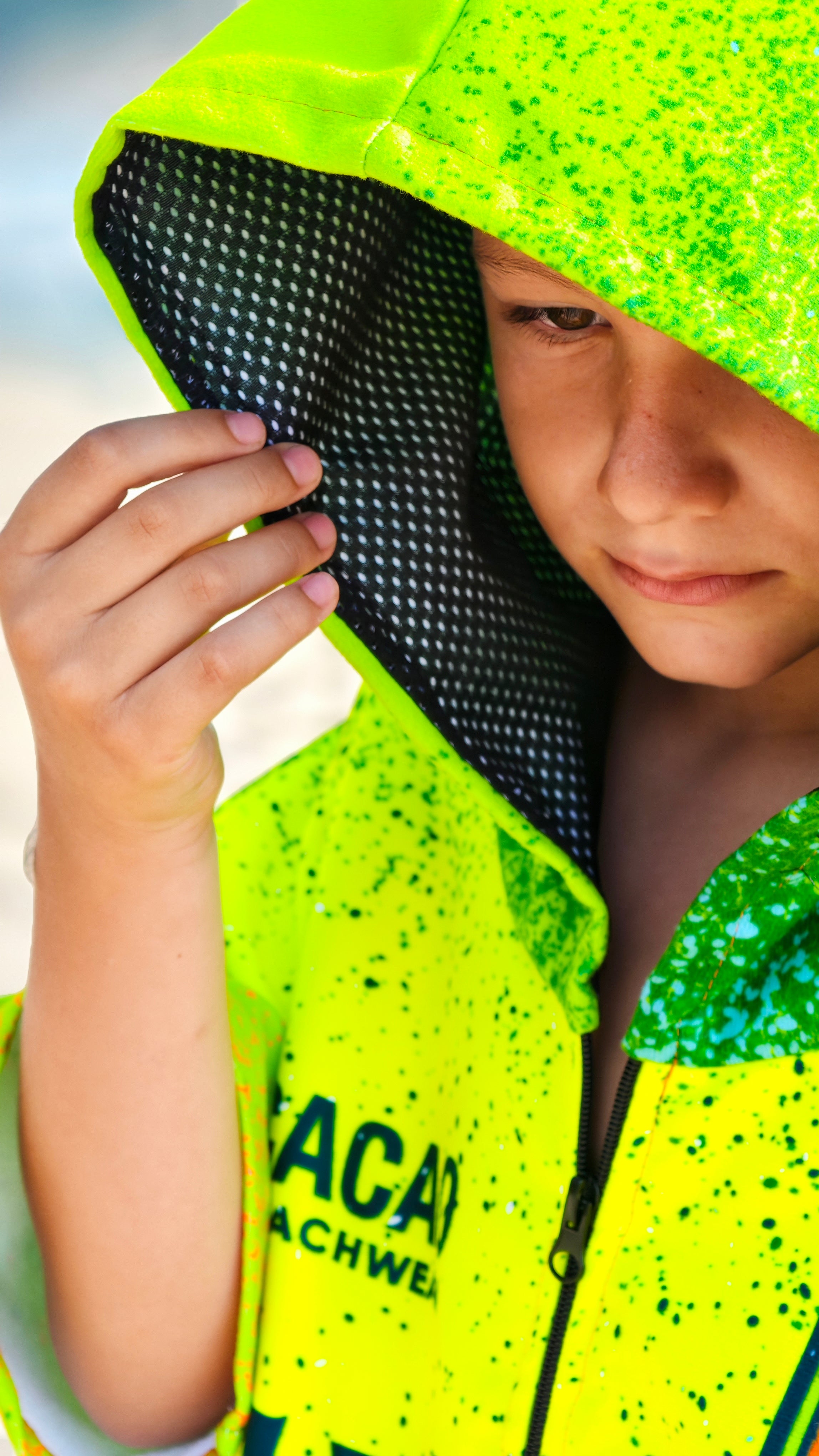 Surf Vibe children’s beach poncho towel for boys with hood, zipper and pockets – CACAO Beachwear™