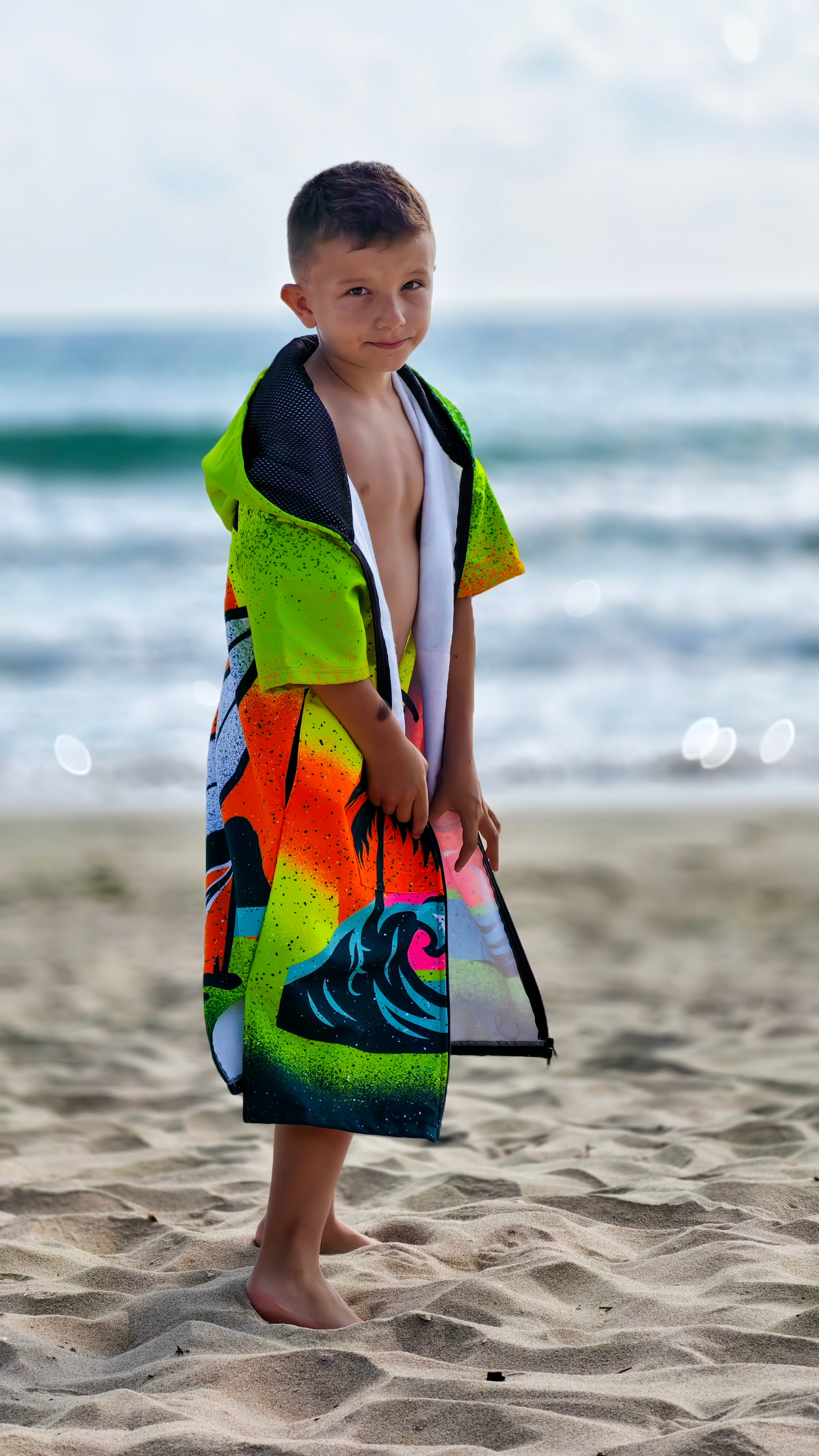 Surf Vibe children’s beach poncho towel for boys with hood, zipper and pockets – CACAO Beachwear™