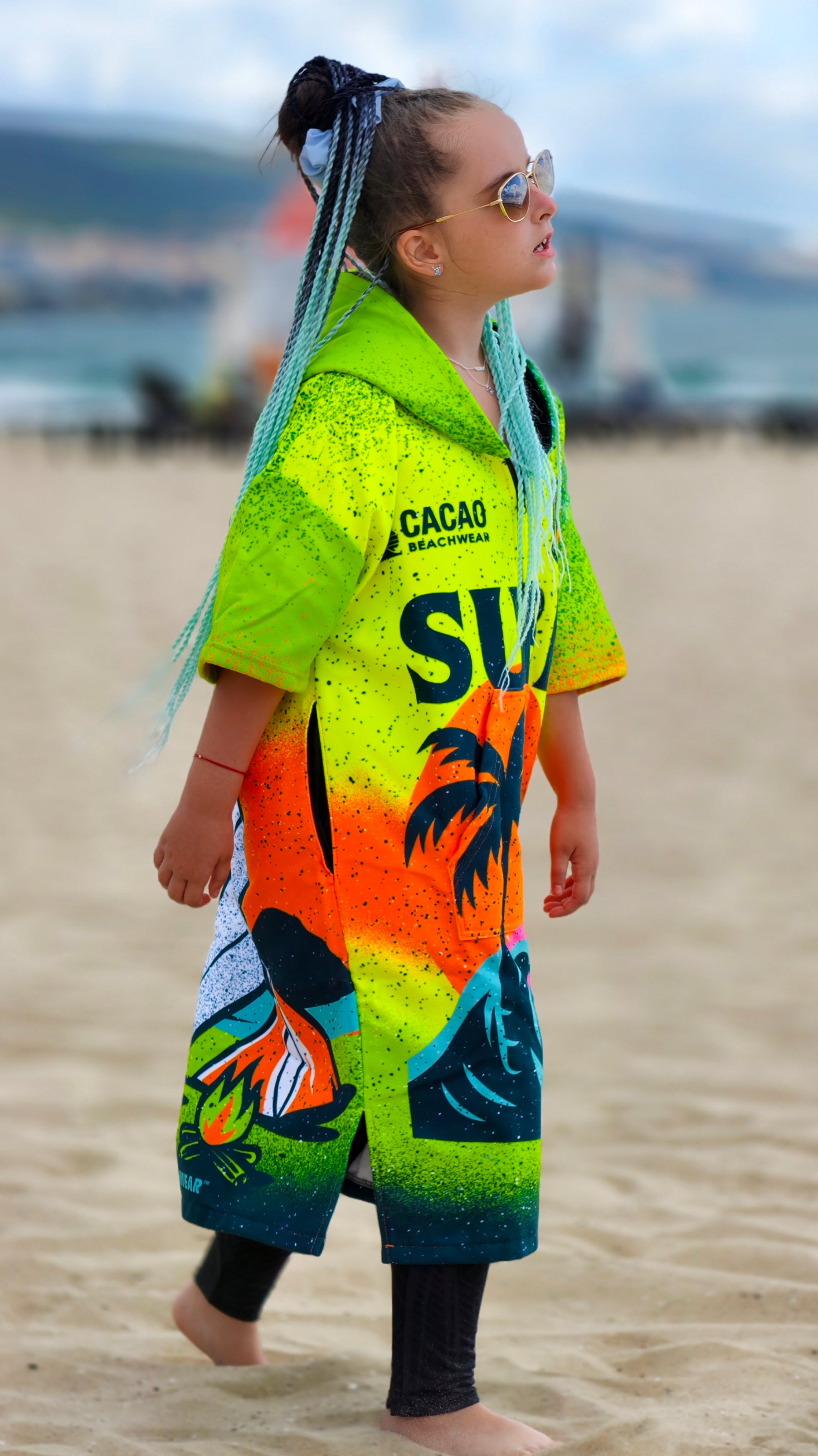 Surf Vibe children’s beach poncho towel for girls with hood, zipper and pockets – CACAO Beachwear™