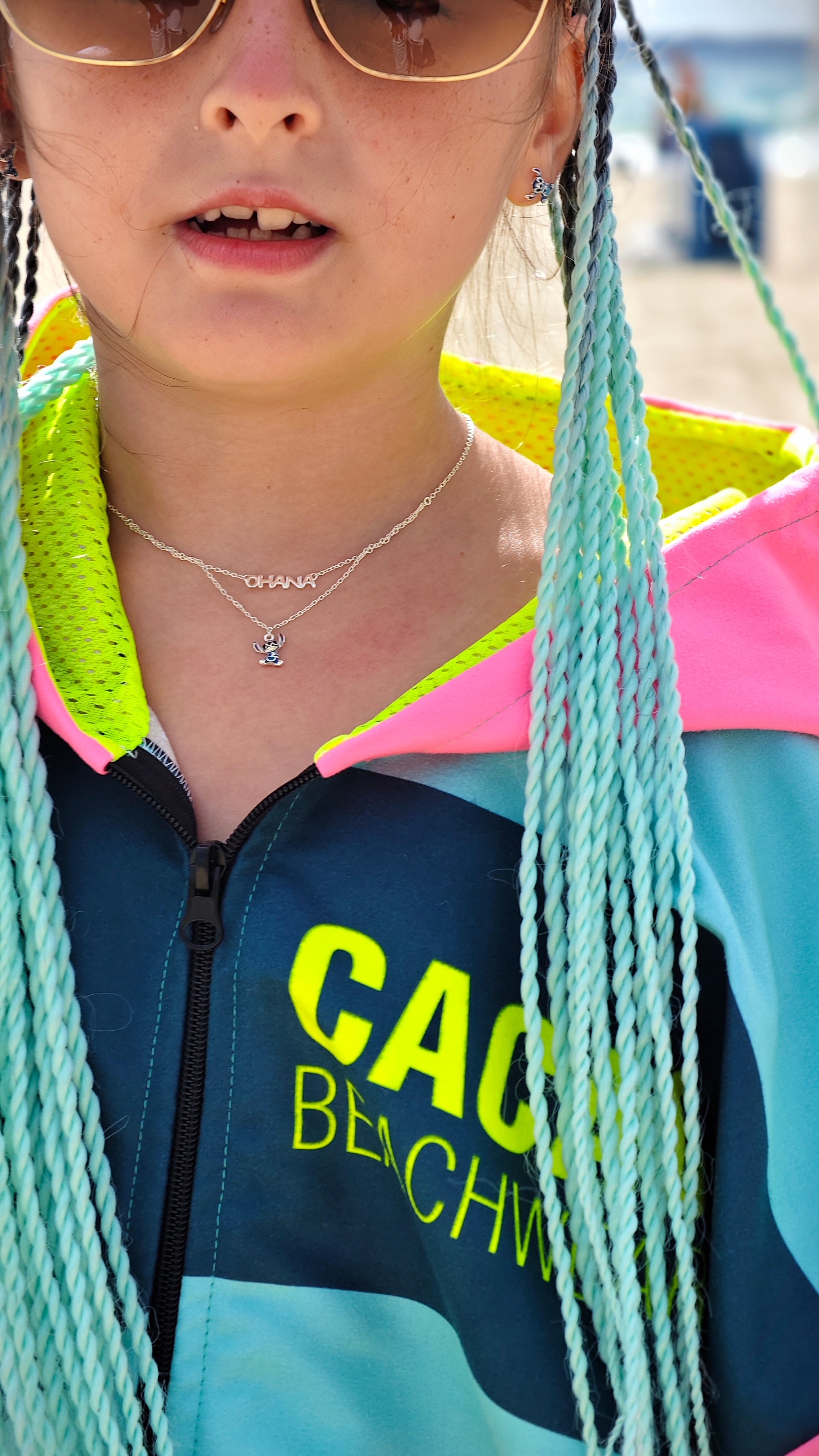 Colorful Solar Vibes kinderstrandponcho NanoDry Ultra™ handdoek voor meisjes met capuchon, rits en zakken – CACAO Beachwear™
