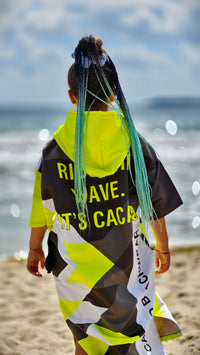 Solar Vibes children’s beach poncho NanoDry Ultra™ towel for girls with hood, zipper and pockets – CACAO Beachwear™
