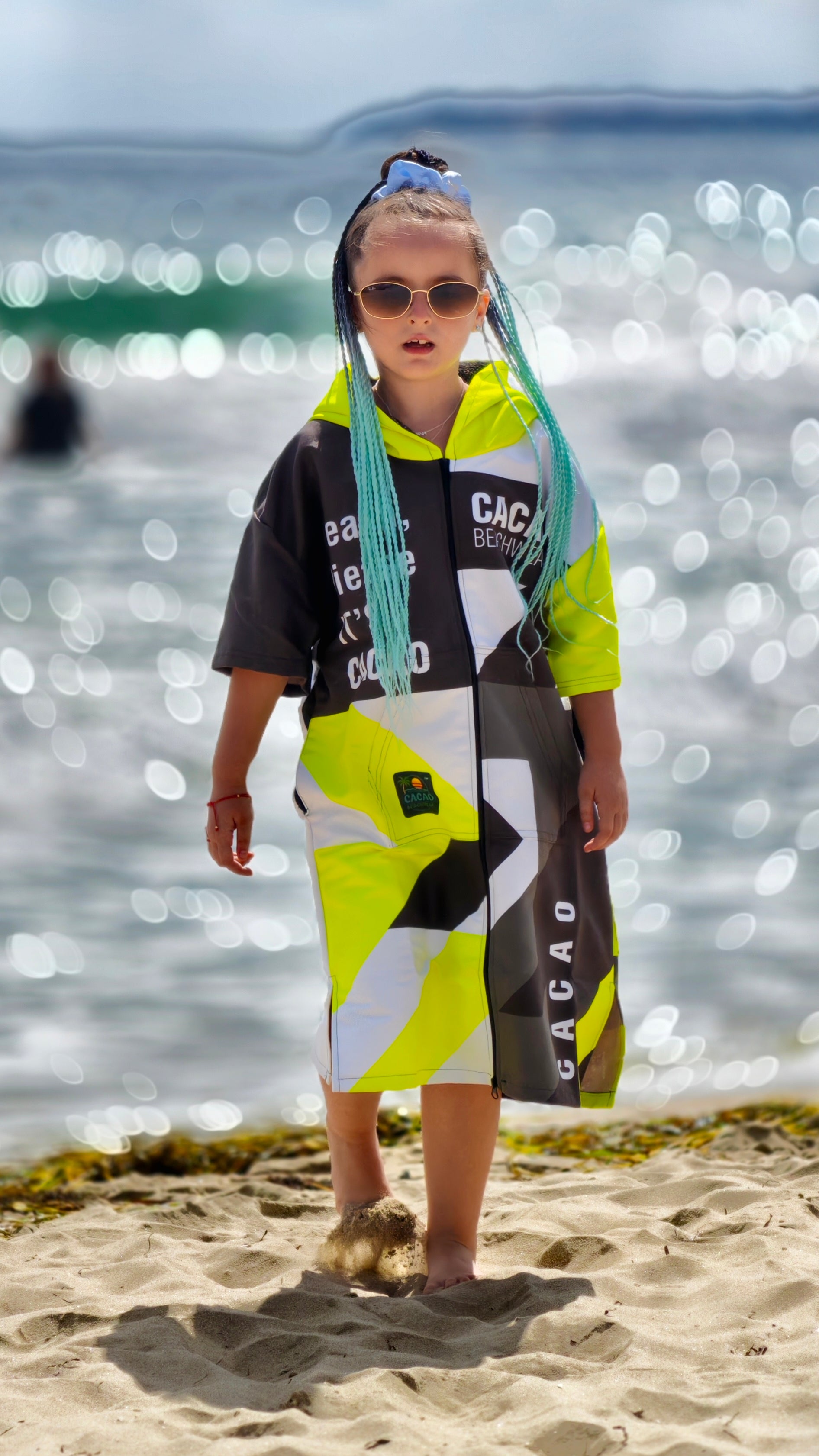 Solar Vibes children’s beach poncho NanoDry Ultra™ towel for girls with hood, zipper and pockets – CACAO Beachwear™