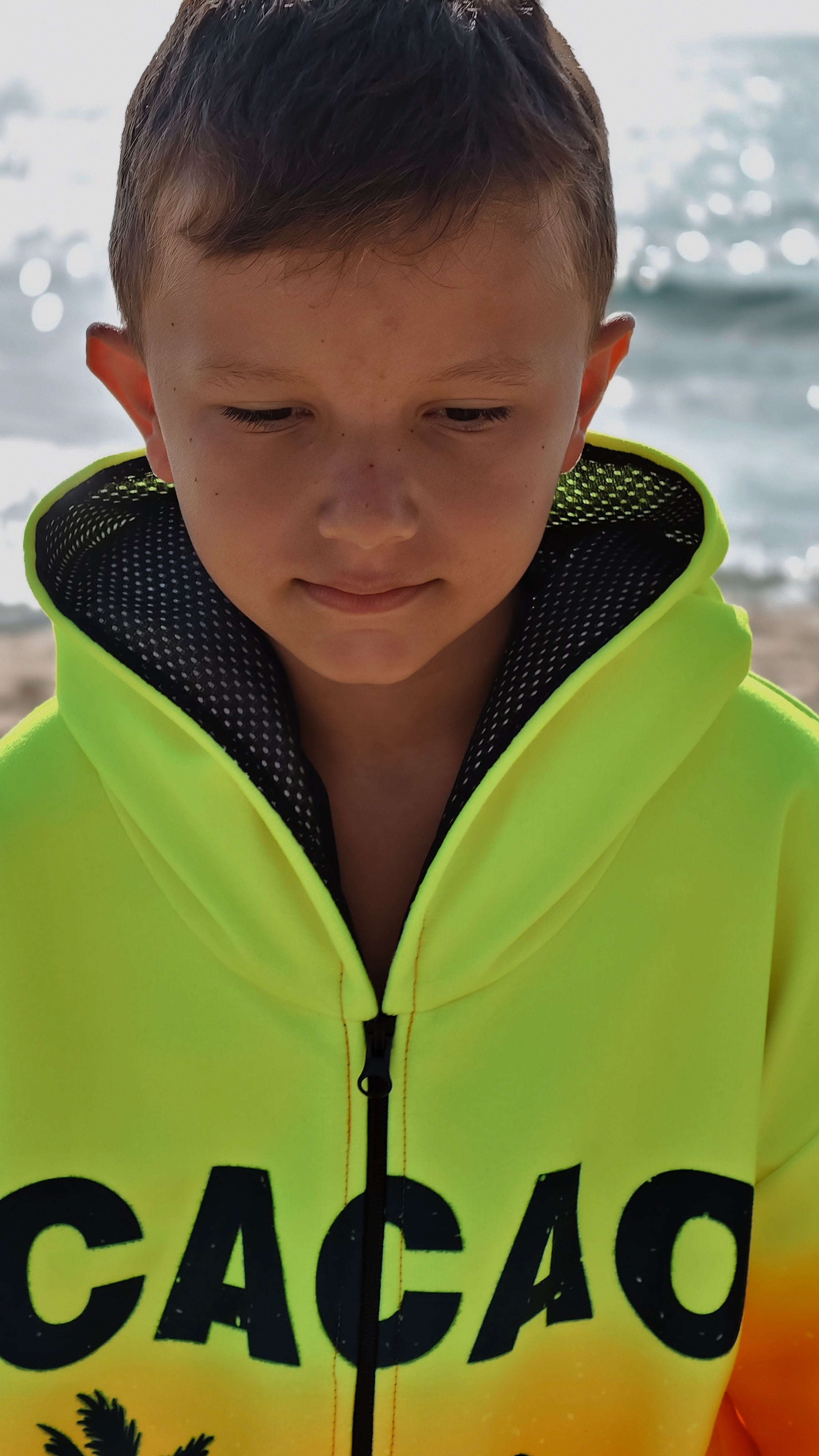 Sunset children’s beach poncho towel for boys with hood, zipper and pockets – CACAO Beachwear™