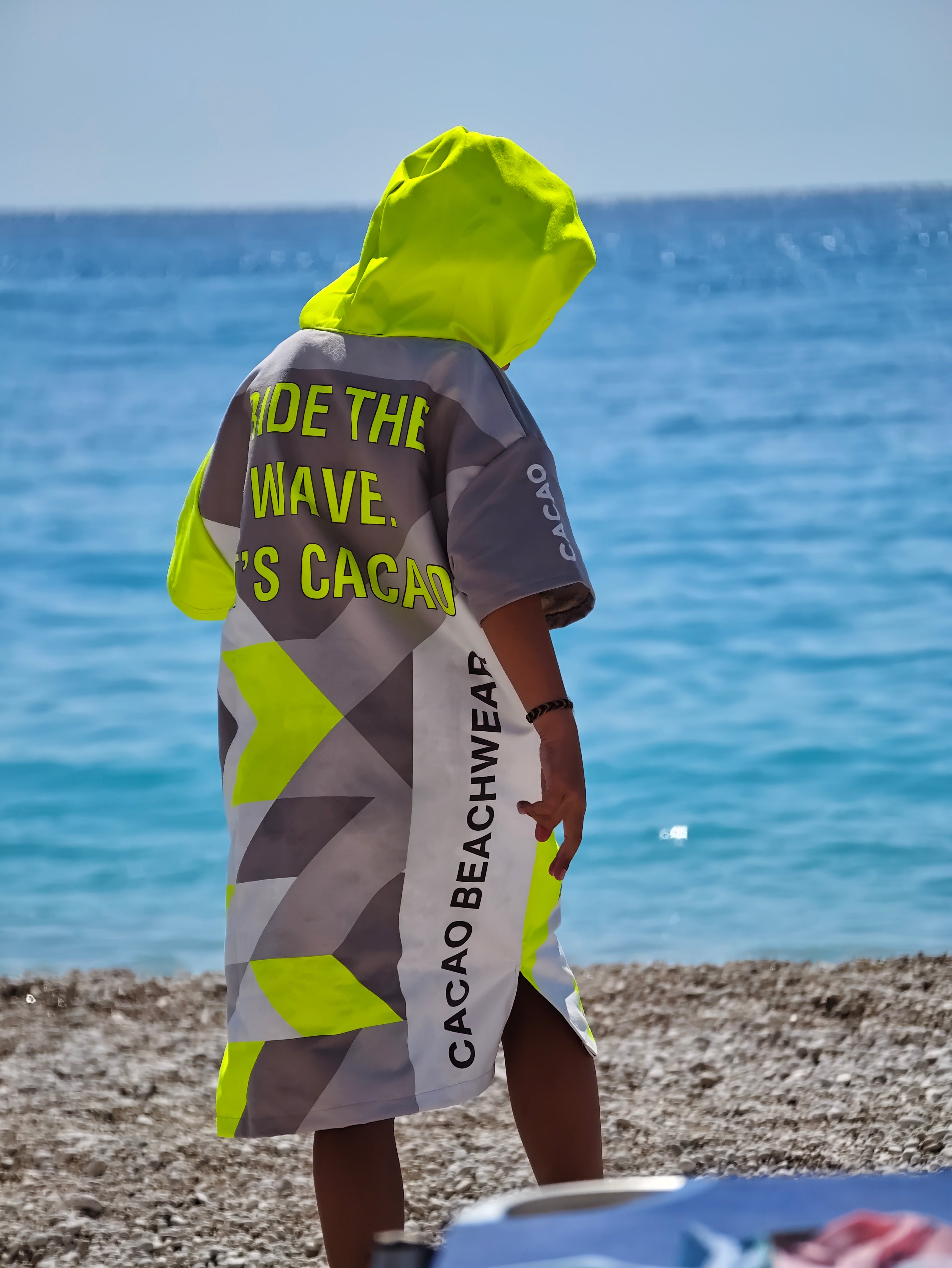 Solar Vibes children’s beach poncho NanoDry Ultra™ towel for boys with hood, zipper and pockets – CACAO Beachwear™