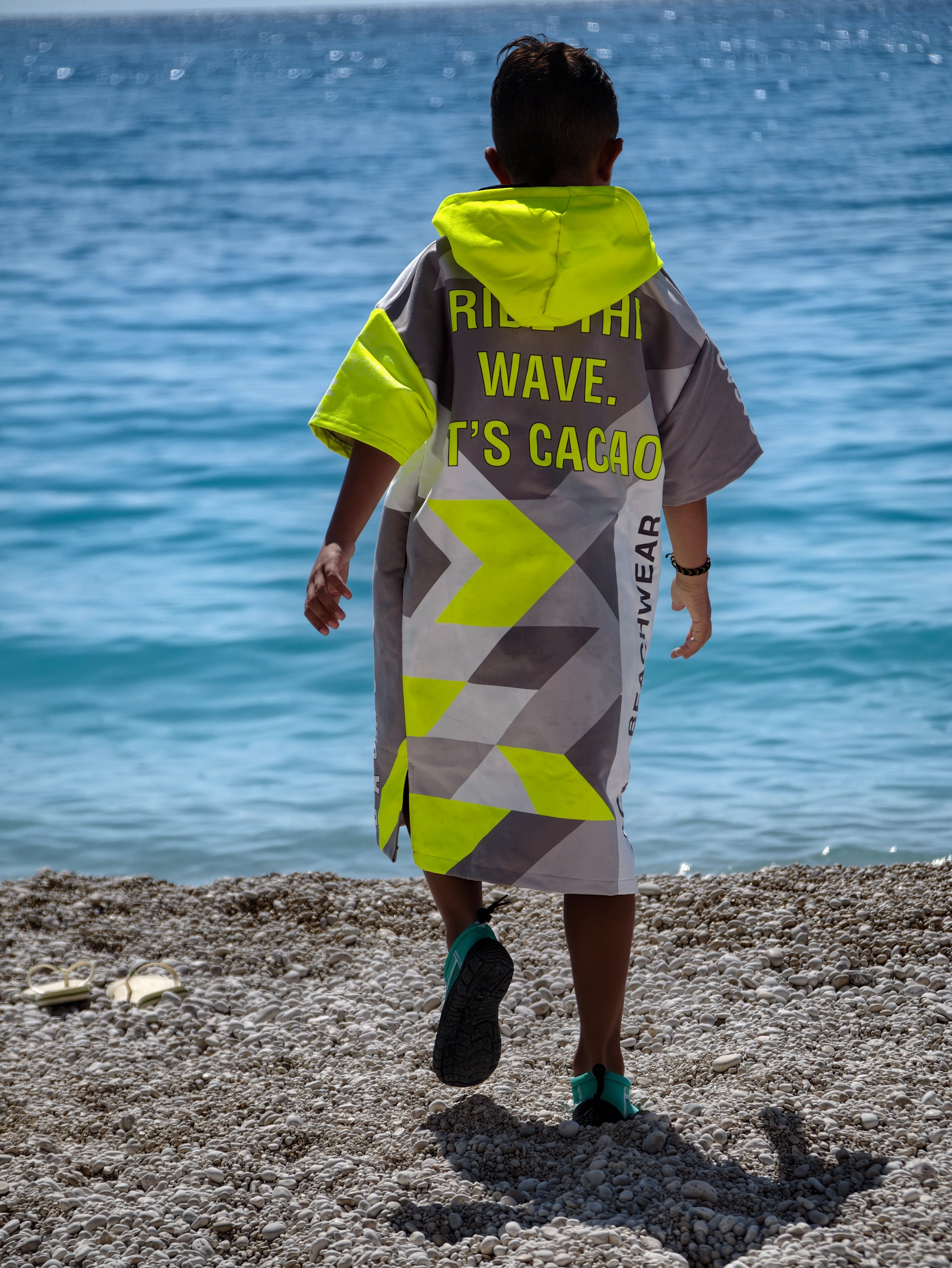 Solar Vibes children’s beach poncho NanoDry Ultra™ towel for boys with hood, zipper and pockets – CACAO Beachwear™