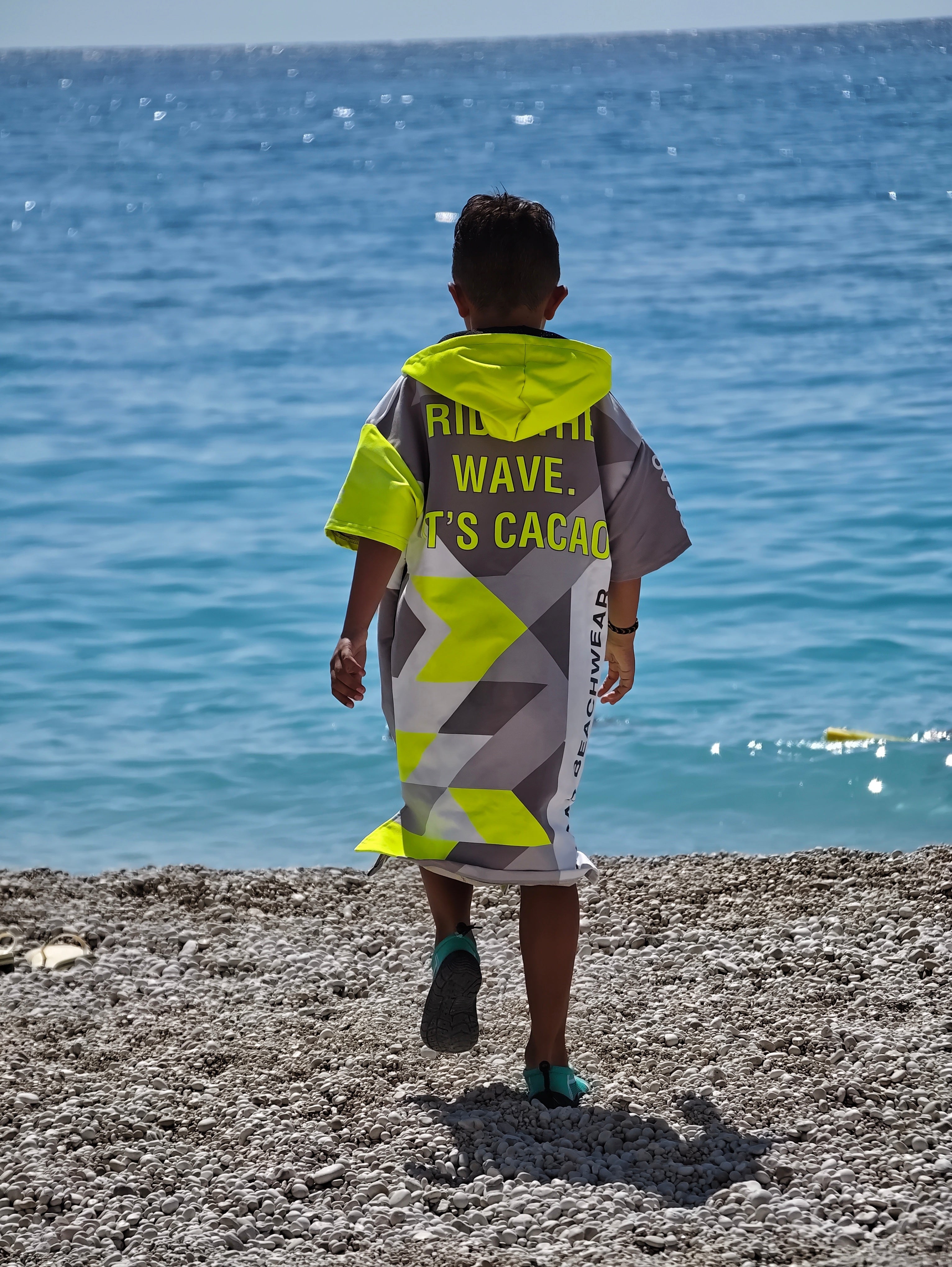 Solar Vibes children’s beach poncho NanoDry Ultra™ towel for boys with hood, zipper and pockets – CACAO Beachwear™
