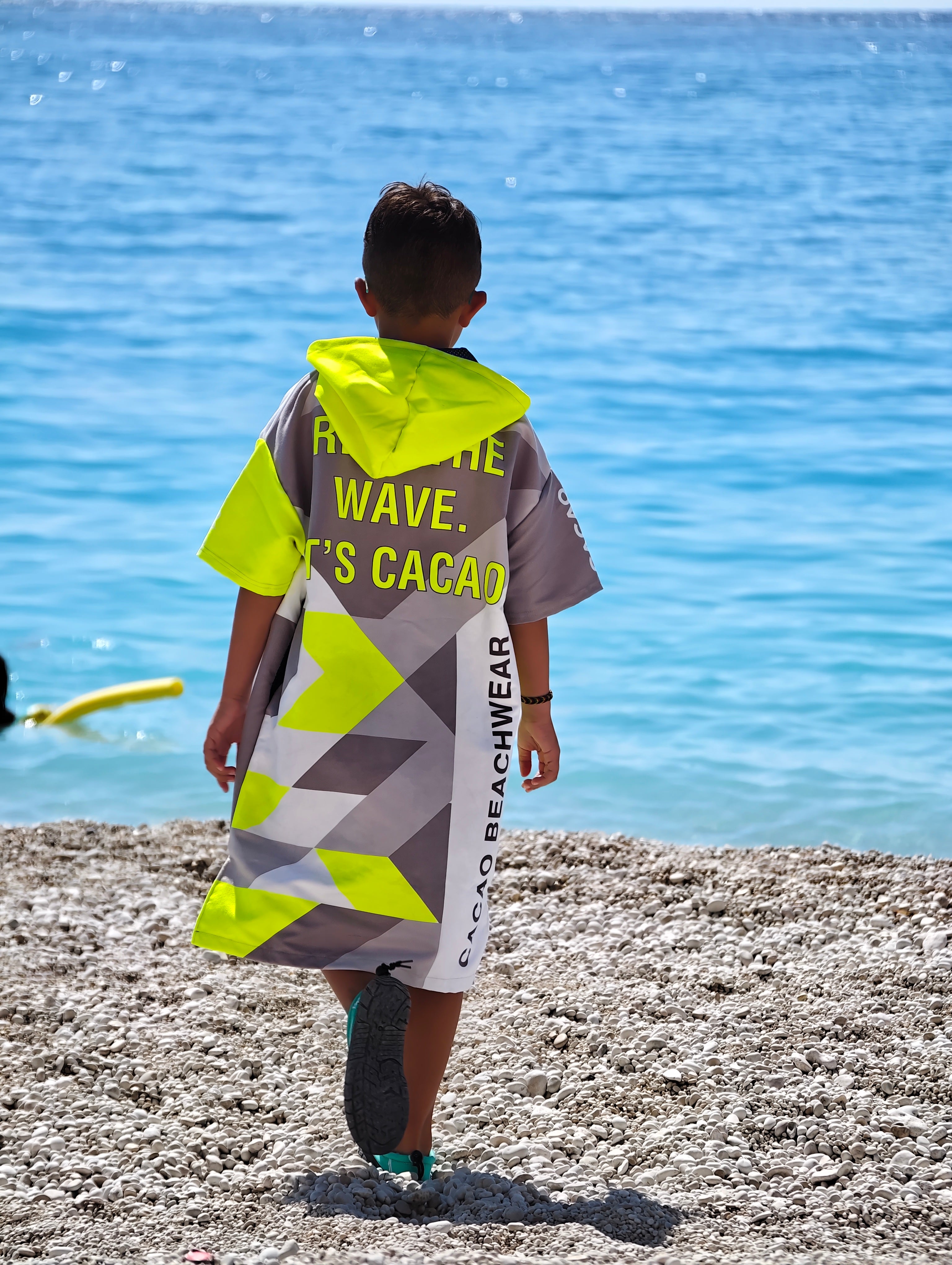 Solar Vibes children’s beach poncho NanoDry Ultra™ towel for boys with hood, zipper and pockets – CACAO Beachwear™