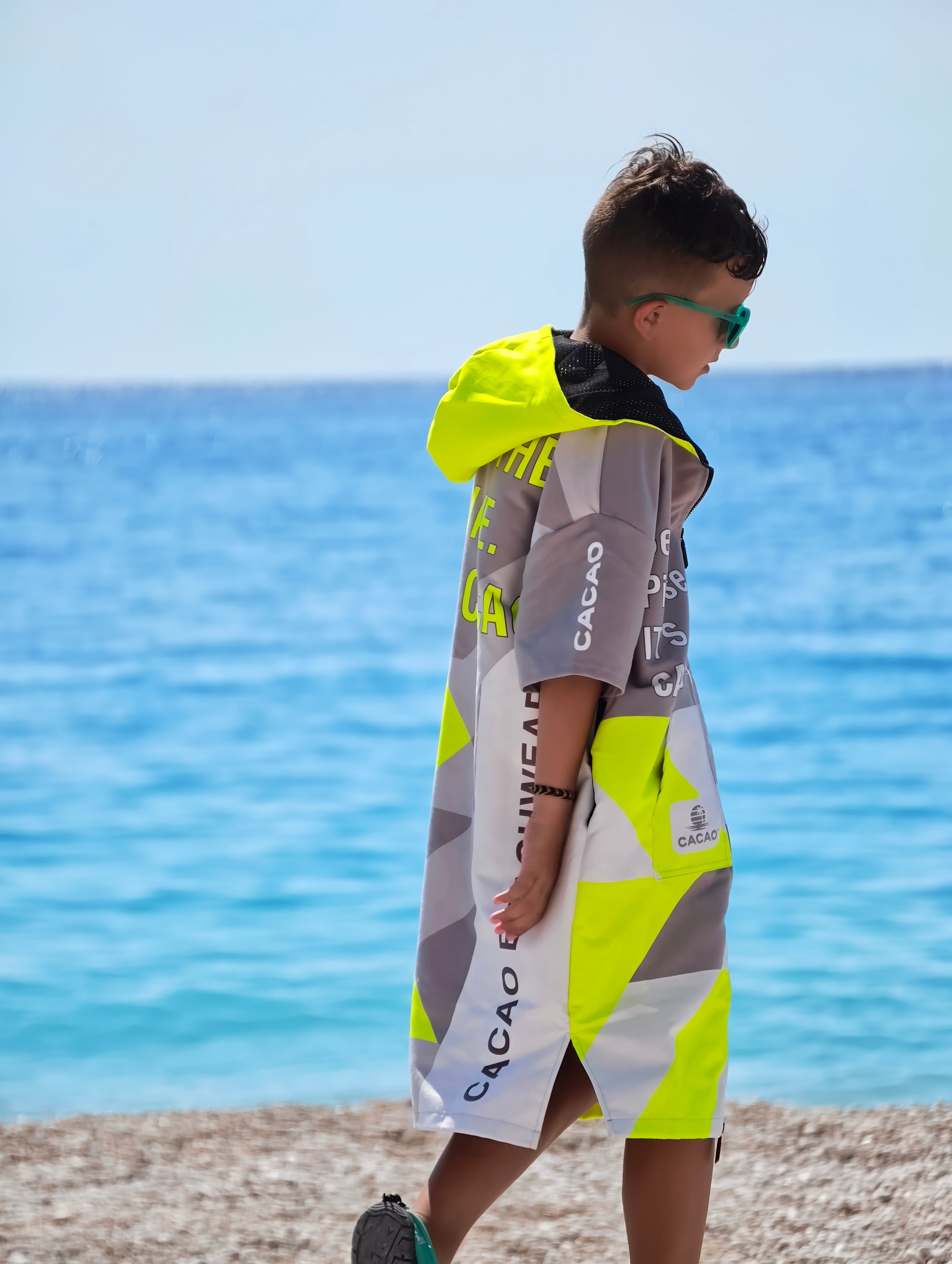 Solar Vibes children’s beach poncho NanoDry Ultra™ towel for boys with hood, zipper and pockets – CACAO Beachwear™
