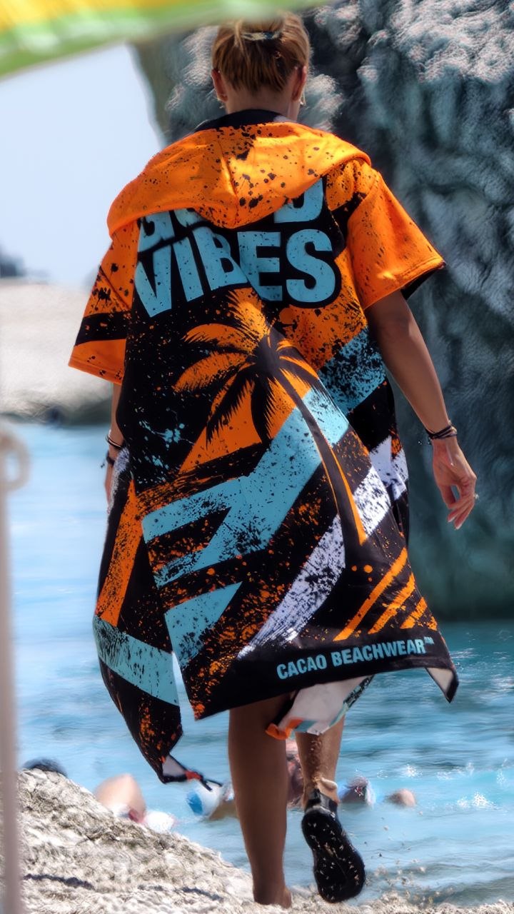 Poncho mare da donna Blue Spirit con cappuccio, zip e tasche – CACAO Beachwear™
